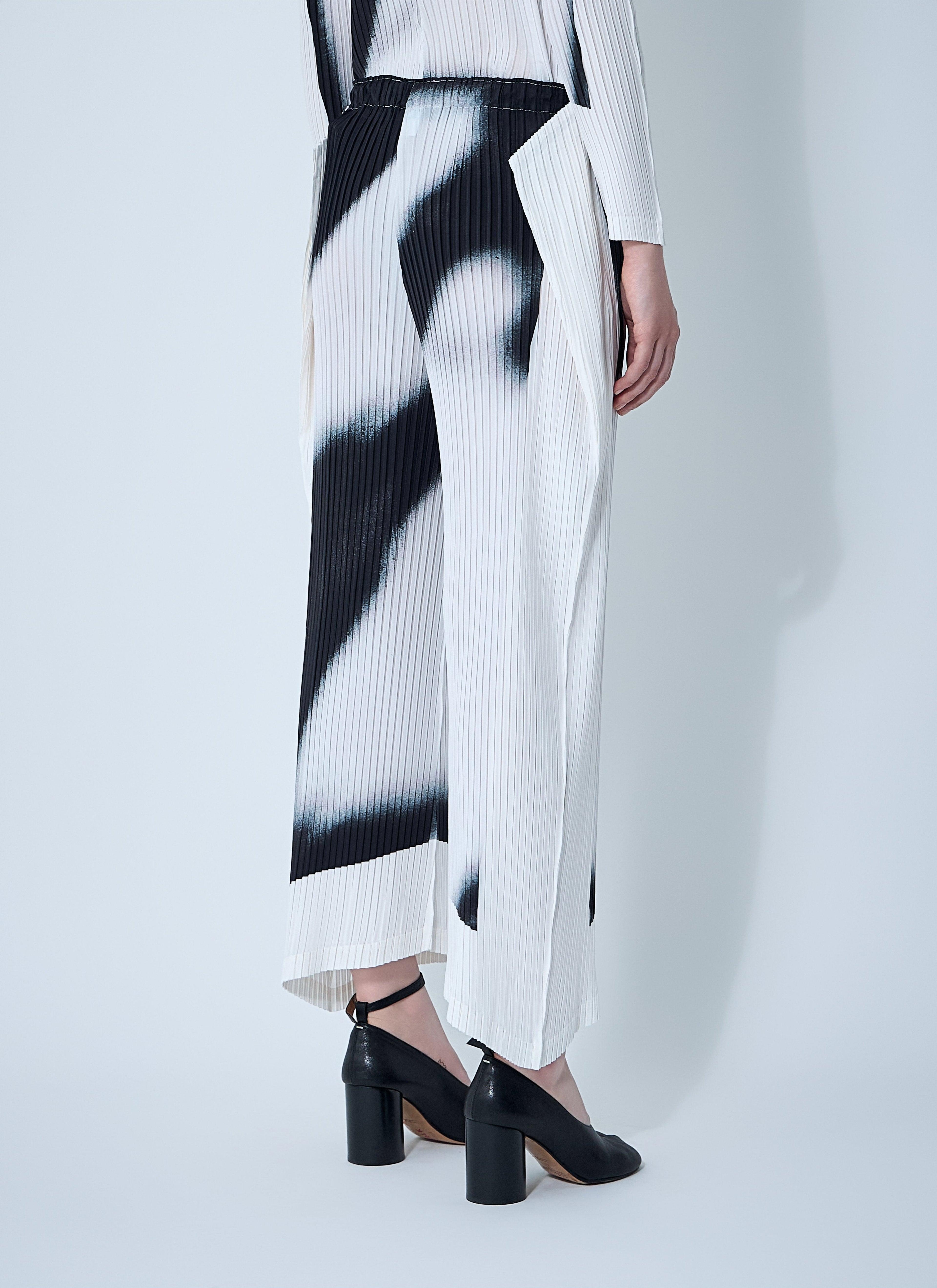 Issey Miyake Women Shadow Study Pants